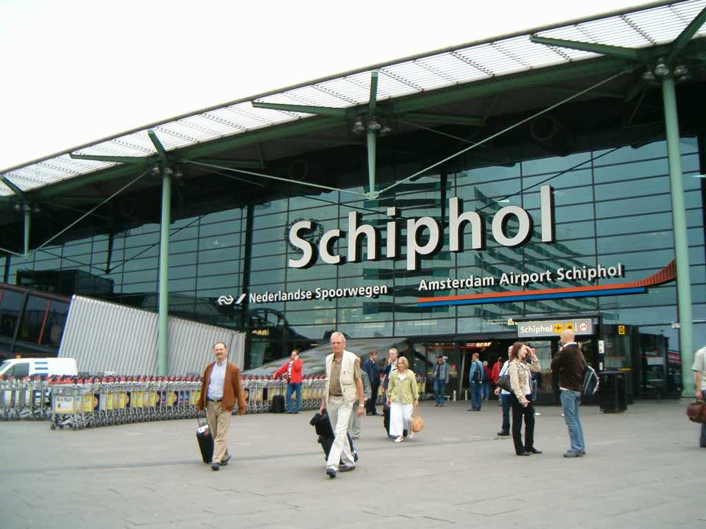 Schiphol-airport-plaza-ns-