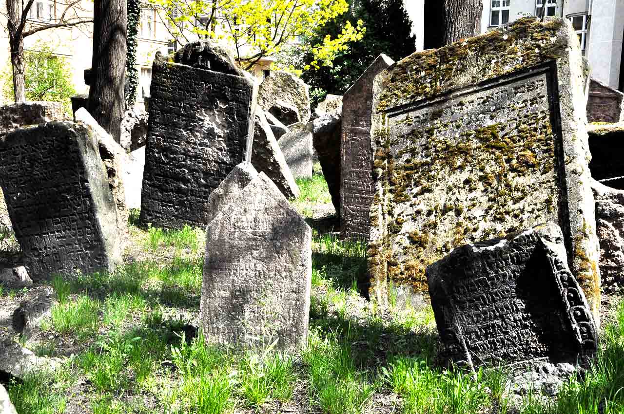 Old-Jewish-cemetery-Prague