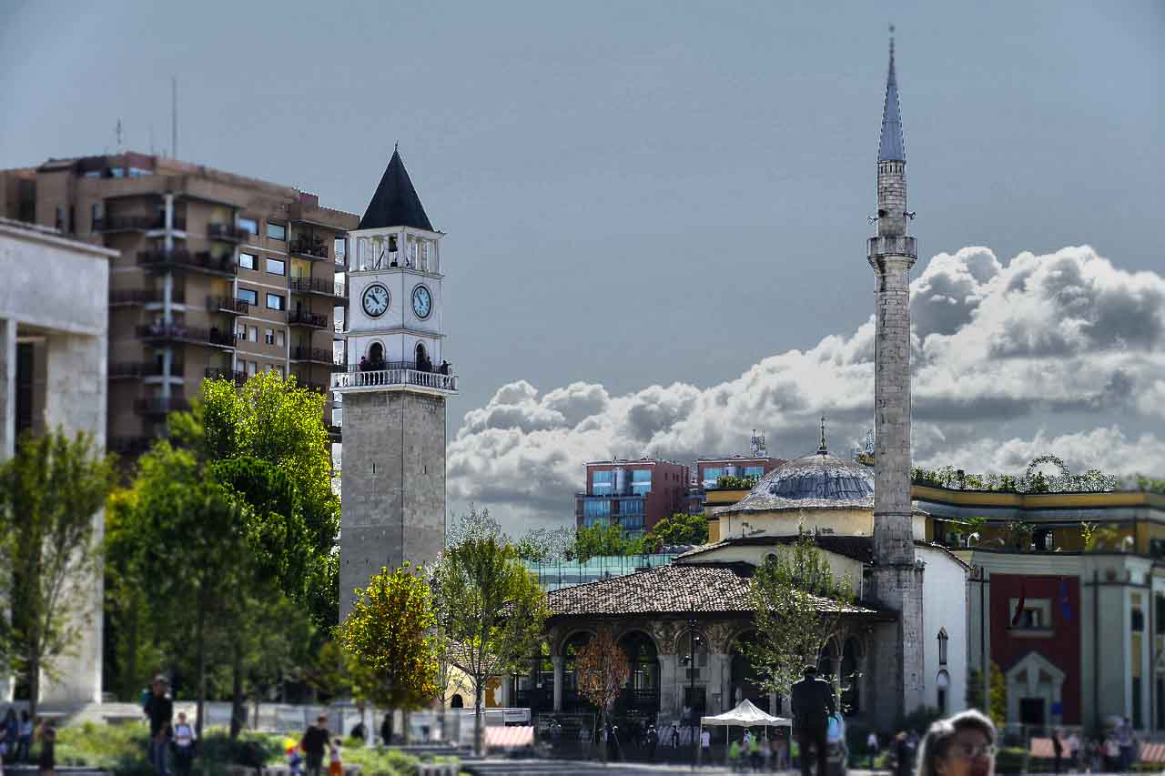 Moverse por Tirana